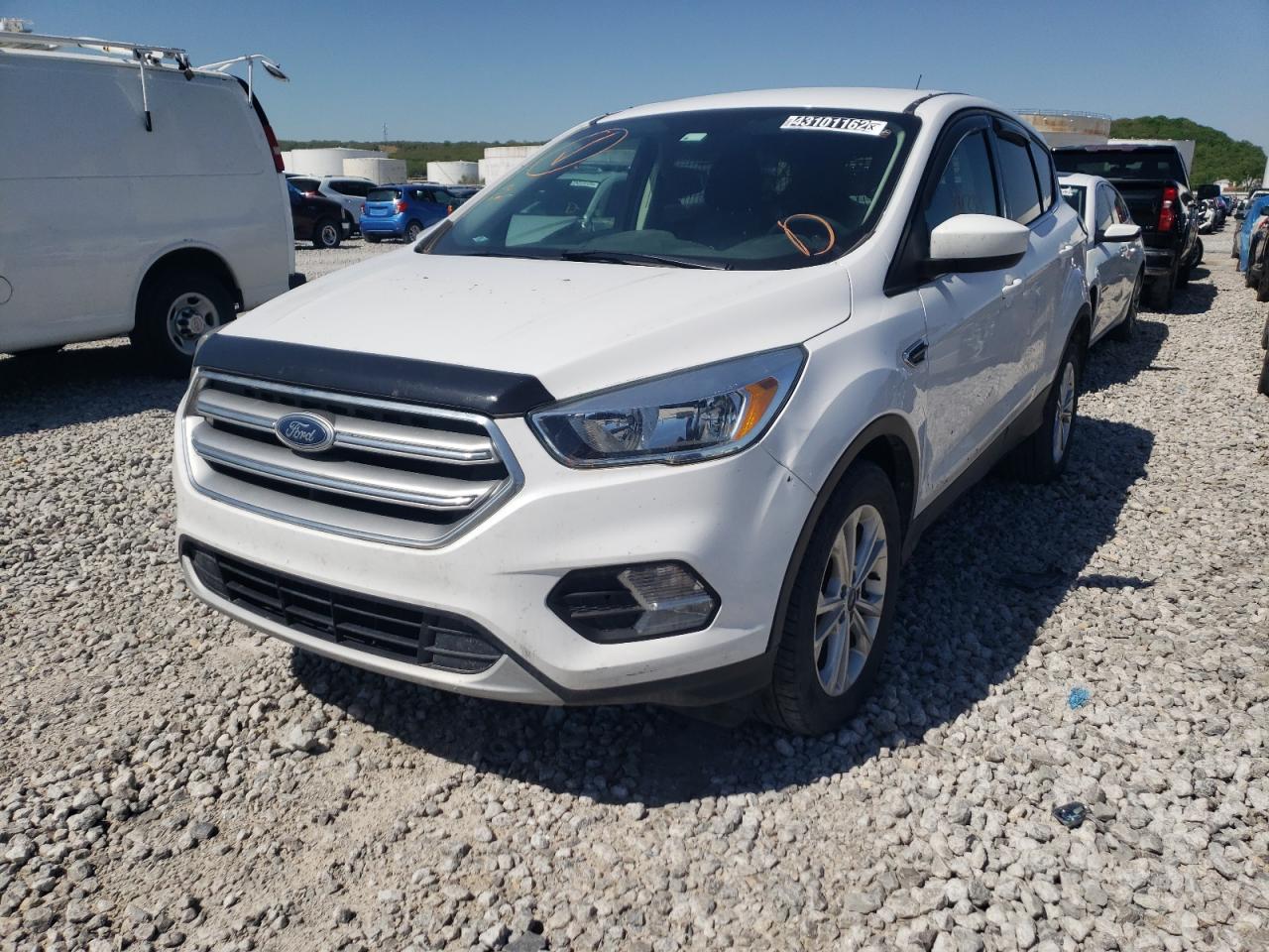Photo 2 from auction – 2017 FORD ESCAPE SE with VIN 1FMCU0GD6HUD13077