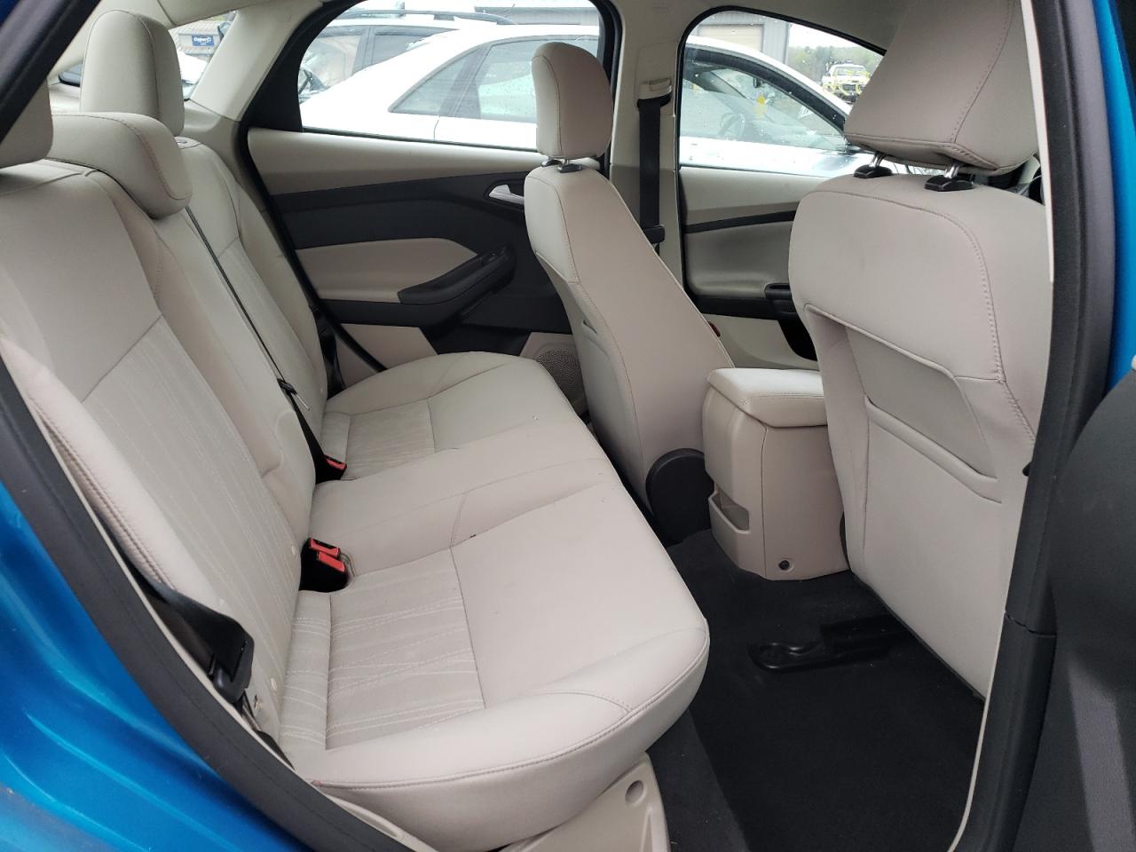Photo 6 from auction – 2015 FORD FOCUS SE with VIN 1FADP3F24FL285631