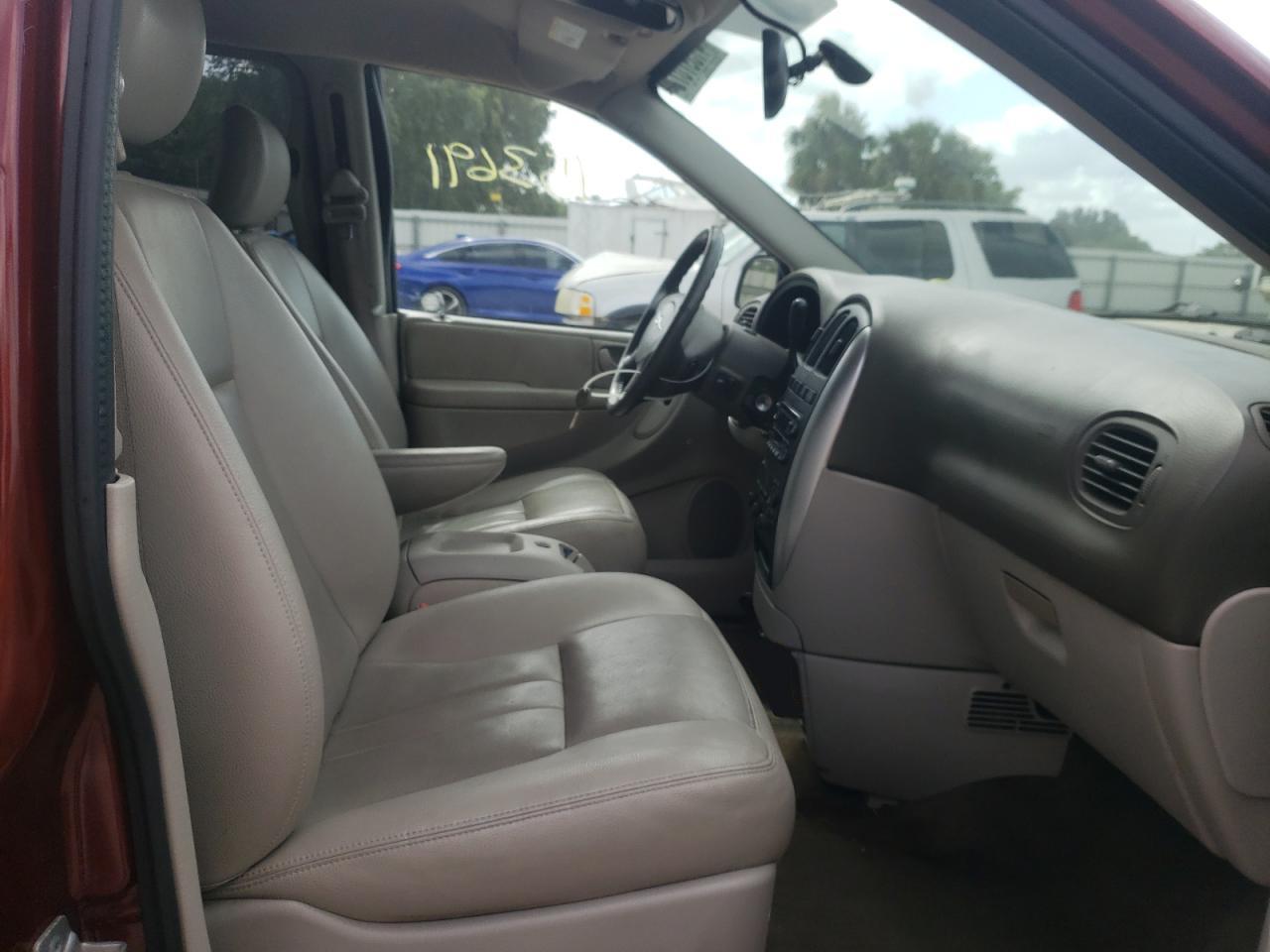Photo 5 from auction – 2007 CHRYSLER TOWN & COU with VIN 2A8GP54L87R295773