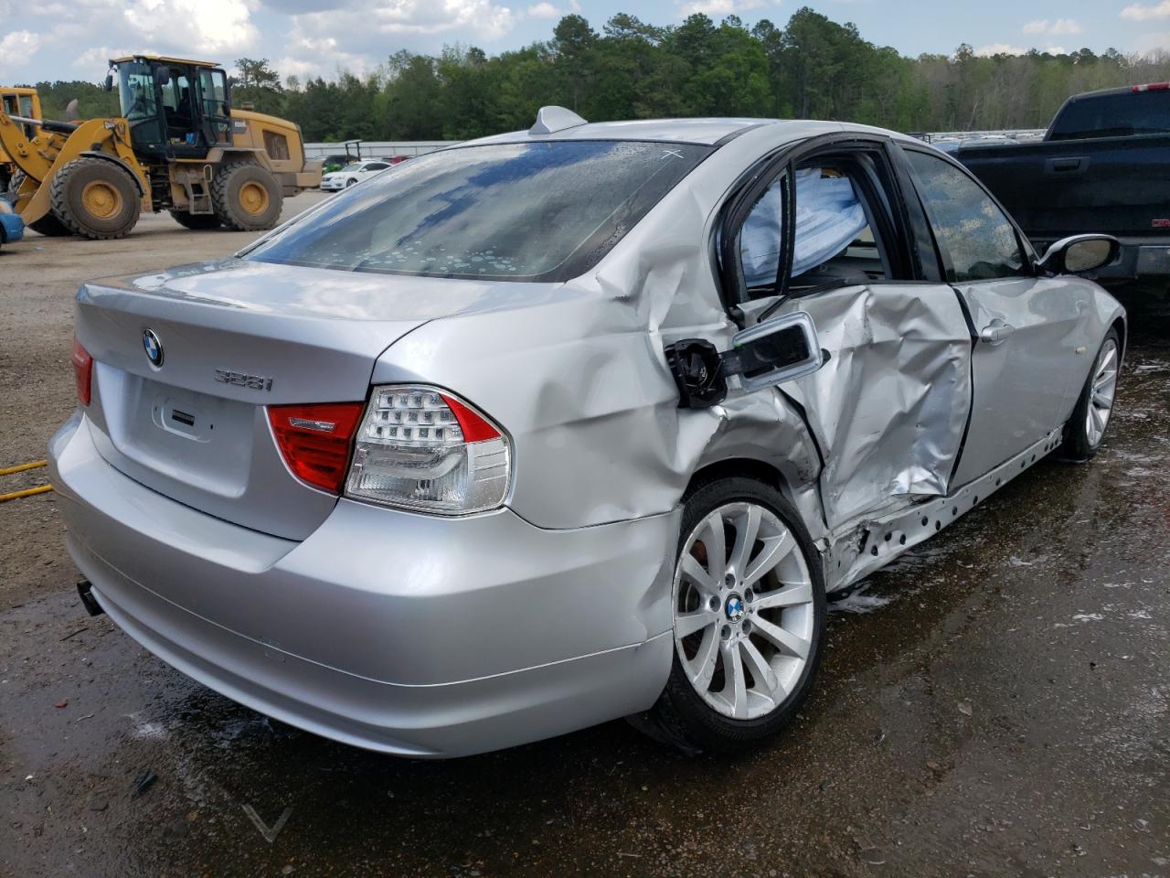 Photo 4 from auction – 2011 BMW 328 I with VIN WBAPH7G59BNM59015