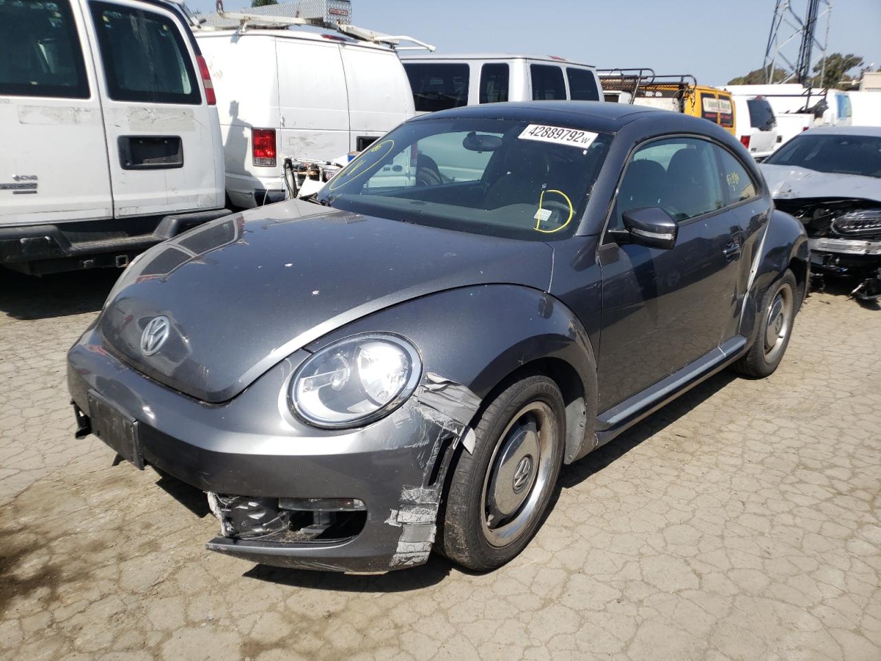 Photo 2 from auction – 2012 VOLKSWAGEN BEETLE with VIN 3VWJP7AT7CM633255