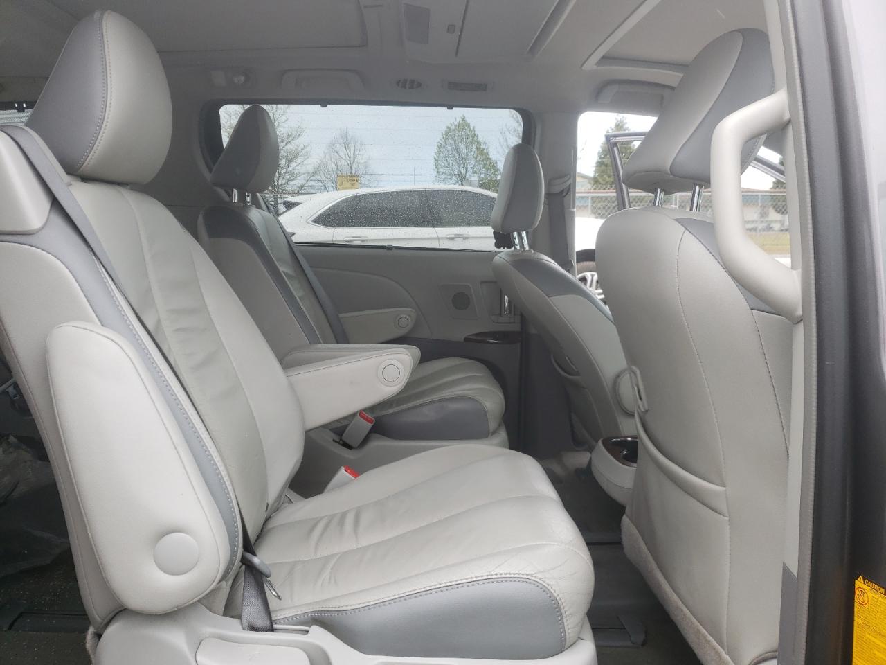 Photo 6 from auction – 2013 TOYOTA SIENNA XLE with VIN 5TDDK3DCXDS069010