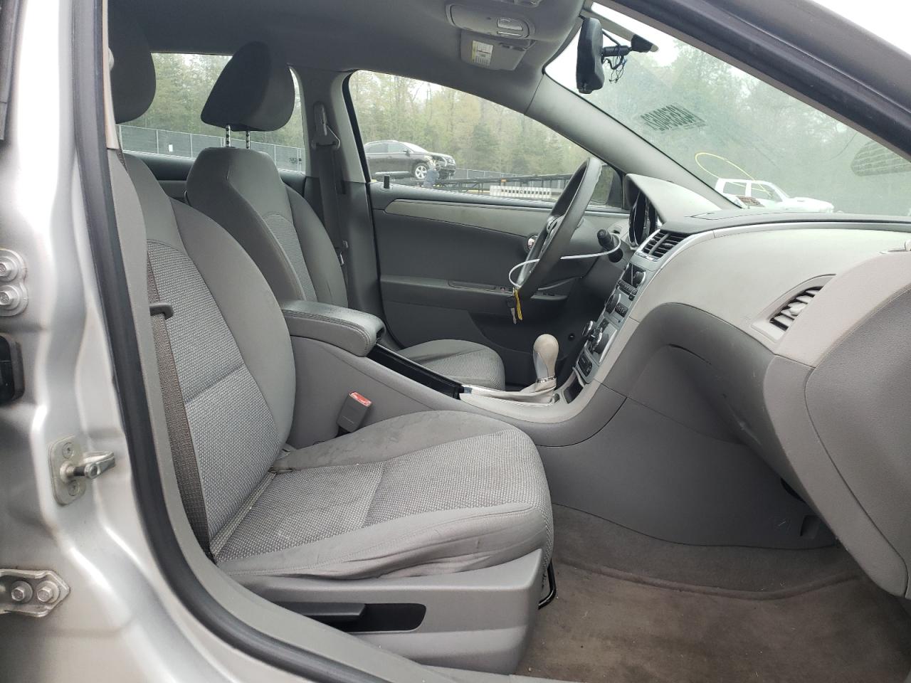 Photo 5 from auction – 2010 CHEVROLET MALIBU LS with VIN 1G1ZB5EB4AF103812