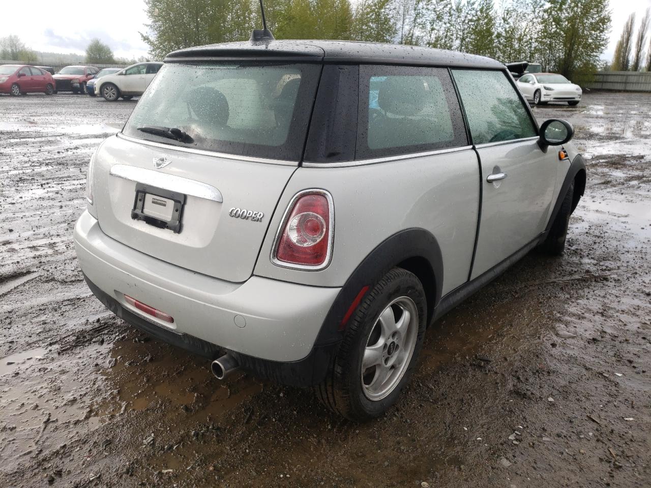 Photo 4 from auction – 2011 MINI COOPER with VIN WMWSU3C59BT092844
