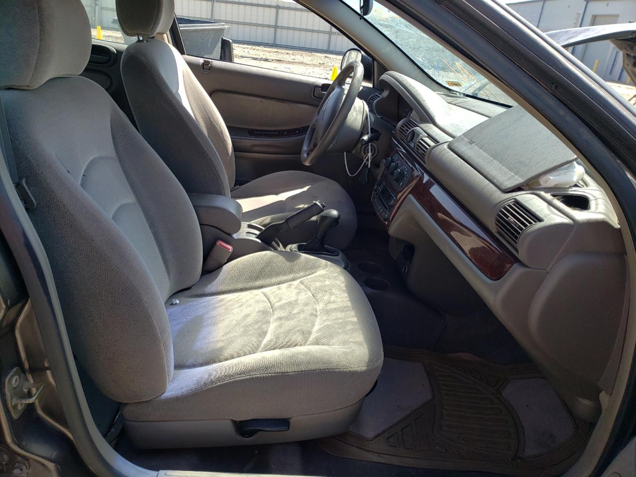 Photo 5 from auction – 2001 CHRYSLER SEBRING LX with VIN 1C3EL46U31N516067