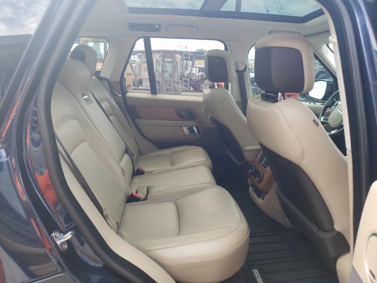 Photo 6 from auction – 2019 LAND ROVER RANGE ROVE with VIN SALGS2SV1KA546762