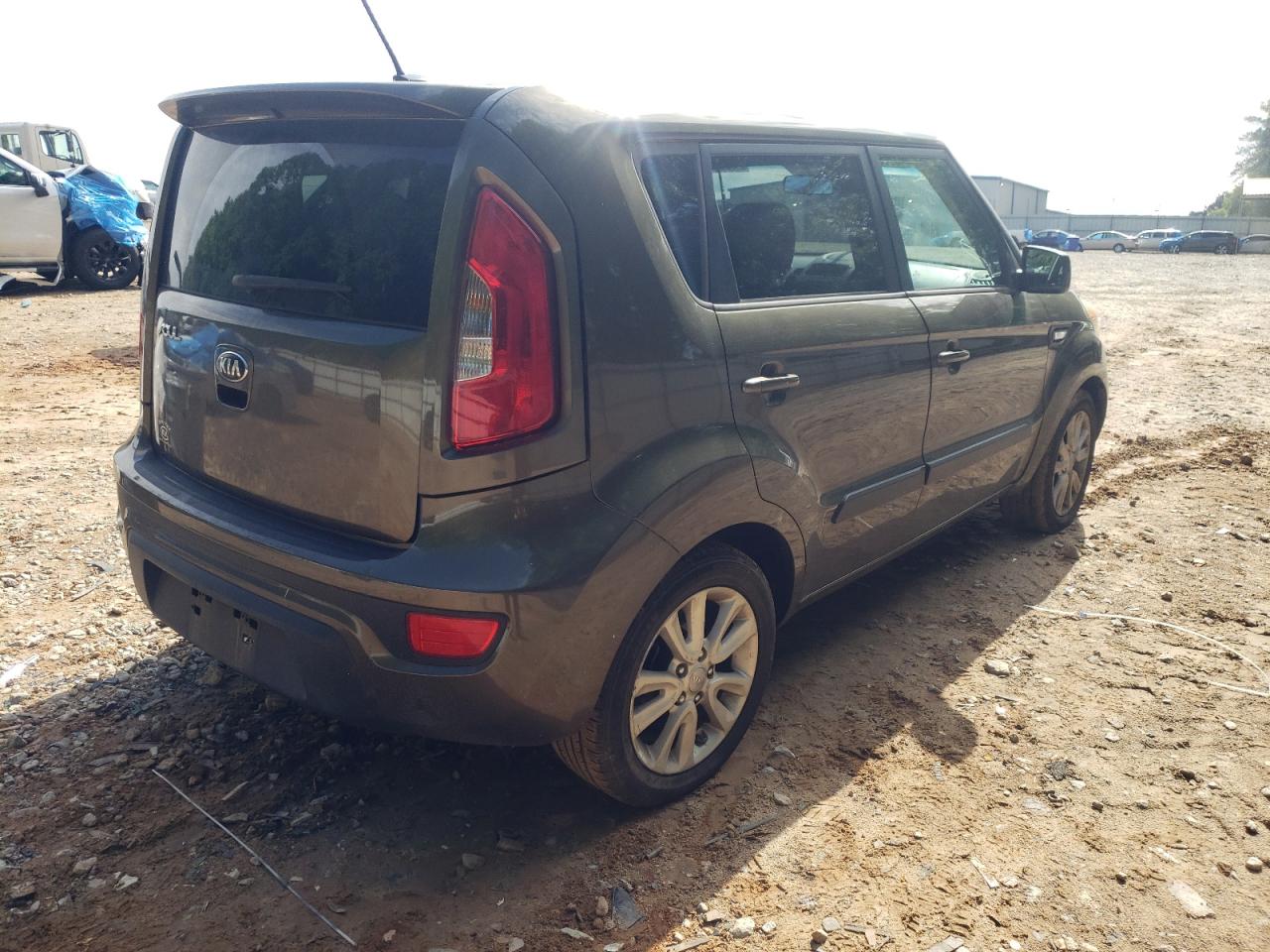 Photo 4 from auction – 2013 KIA SOUL with VIN KNDJT2A51D7530931