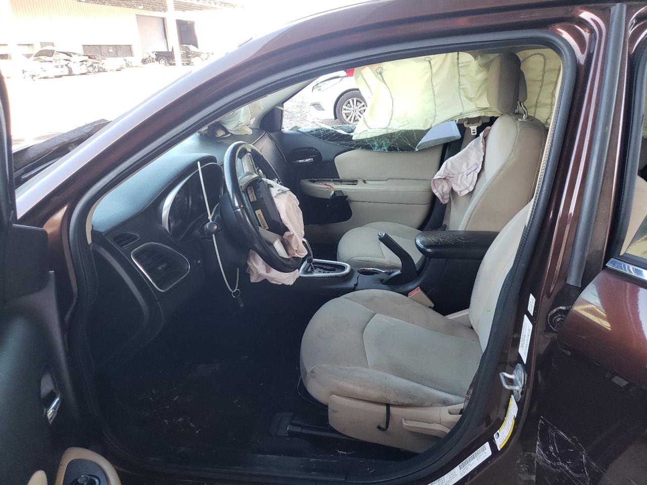 Photo 5 from auction – 2012 CHRYSLER 200 TOURIN with VIN 1C3CCBBG9CN169469
