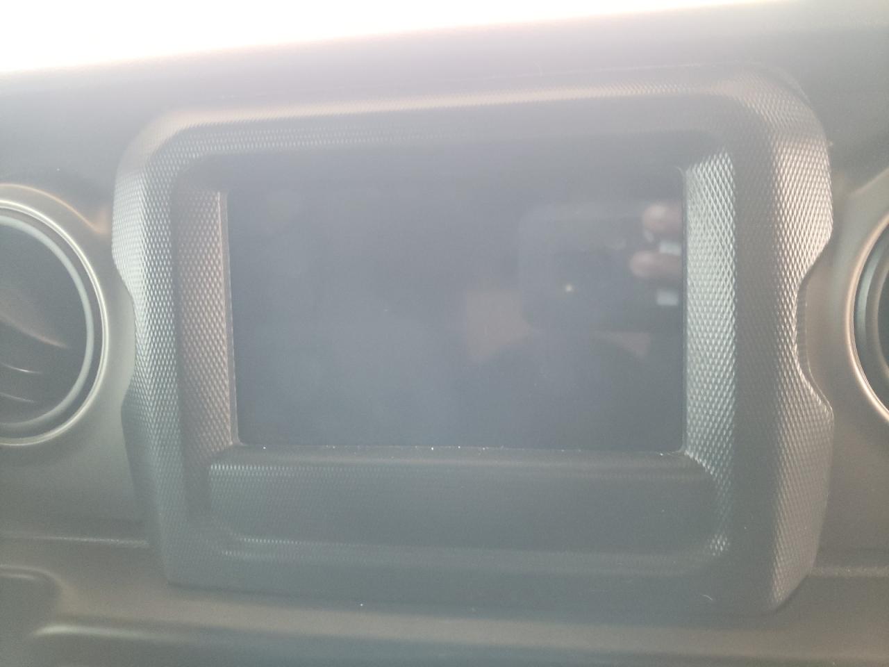 Photo 9 from auction – 2018 JEEP WRANGLER U with VIN 1C4HJXDG1JW127953