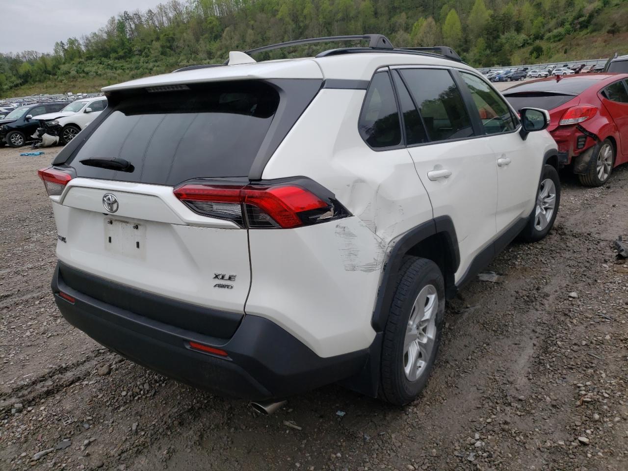 Photo 4 from auction – 2019 TOYOTA RAV4 XLE with VIN JTMP1RFV3KD023240