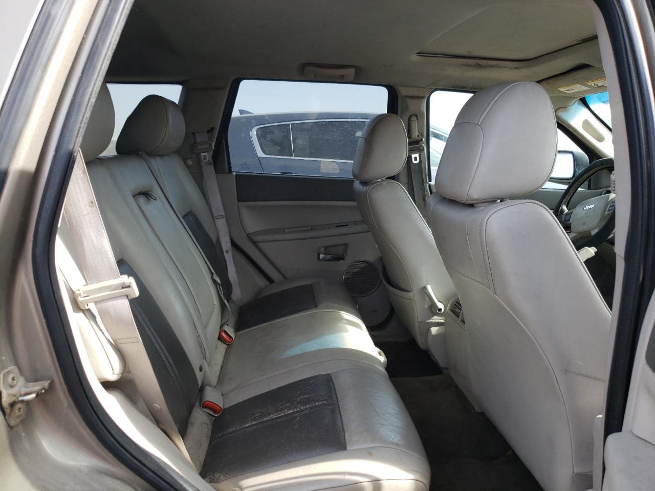 Photo 6 from auction – 2005 JEEP GRAND CHER with VIN 1J4HR58NX5C549128