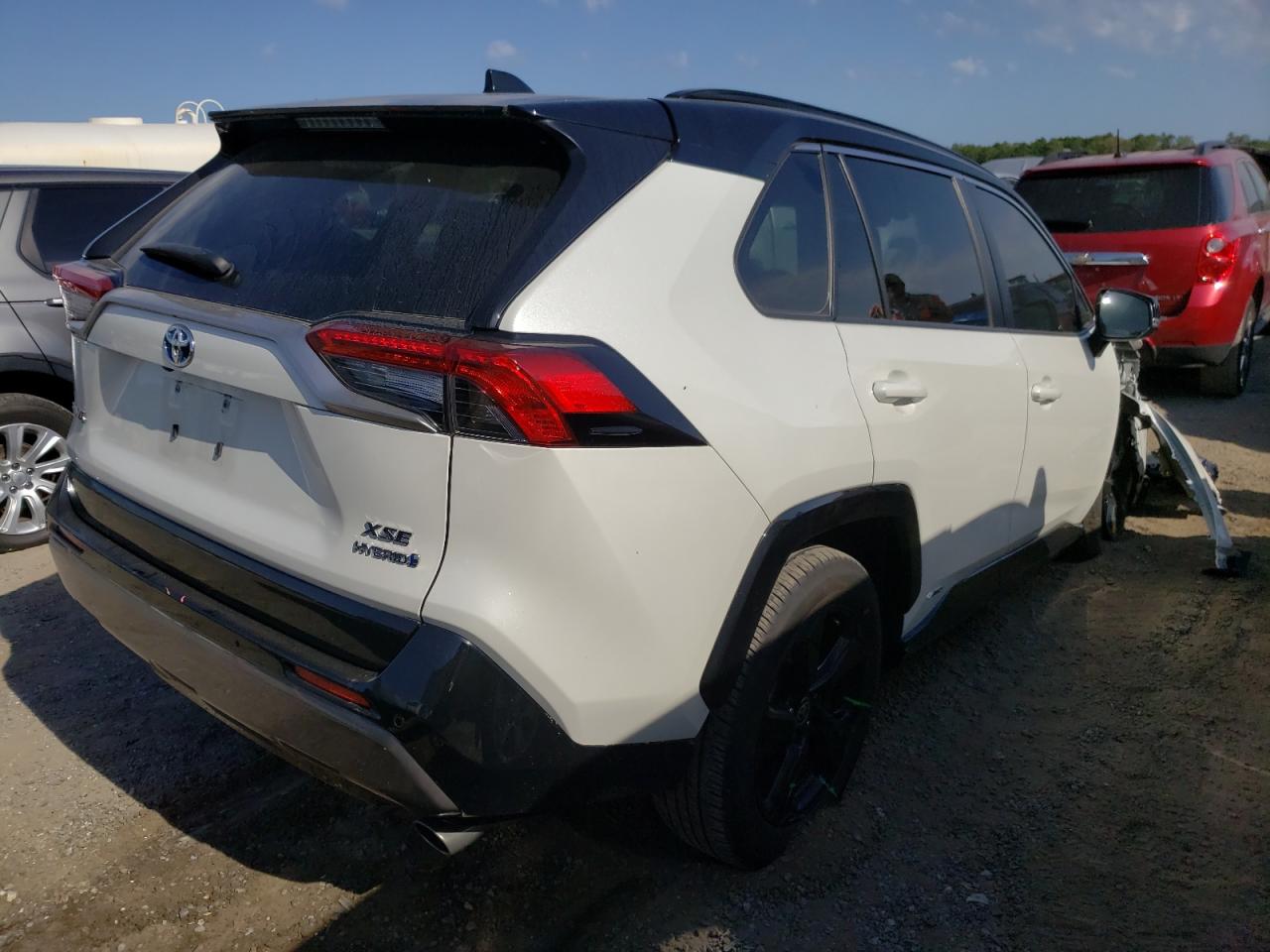 Photo 4 from auction – 2020 TOYOTA RAV4 XSE with VIN JTMEWRFV8LD532914