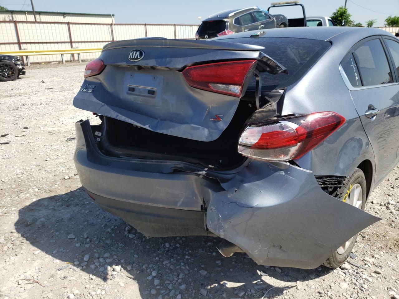 Photo 18 from auction – 2017 KIA FORTE LX with VIN 3KPFL4A7XHE022370