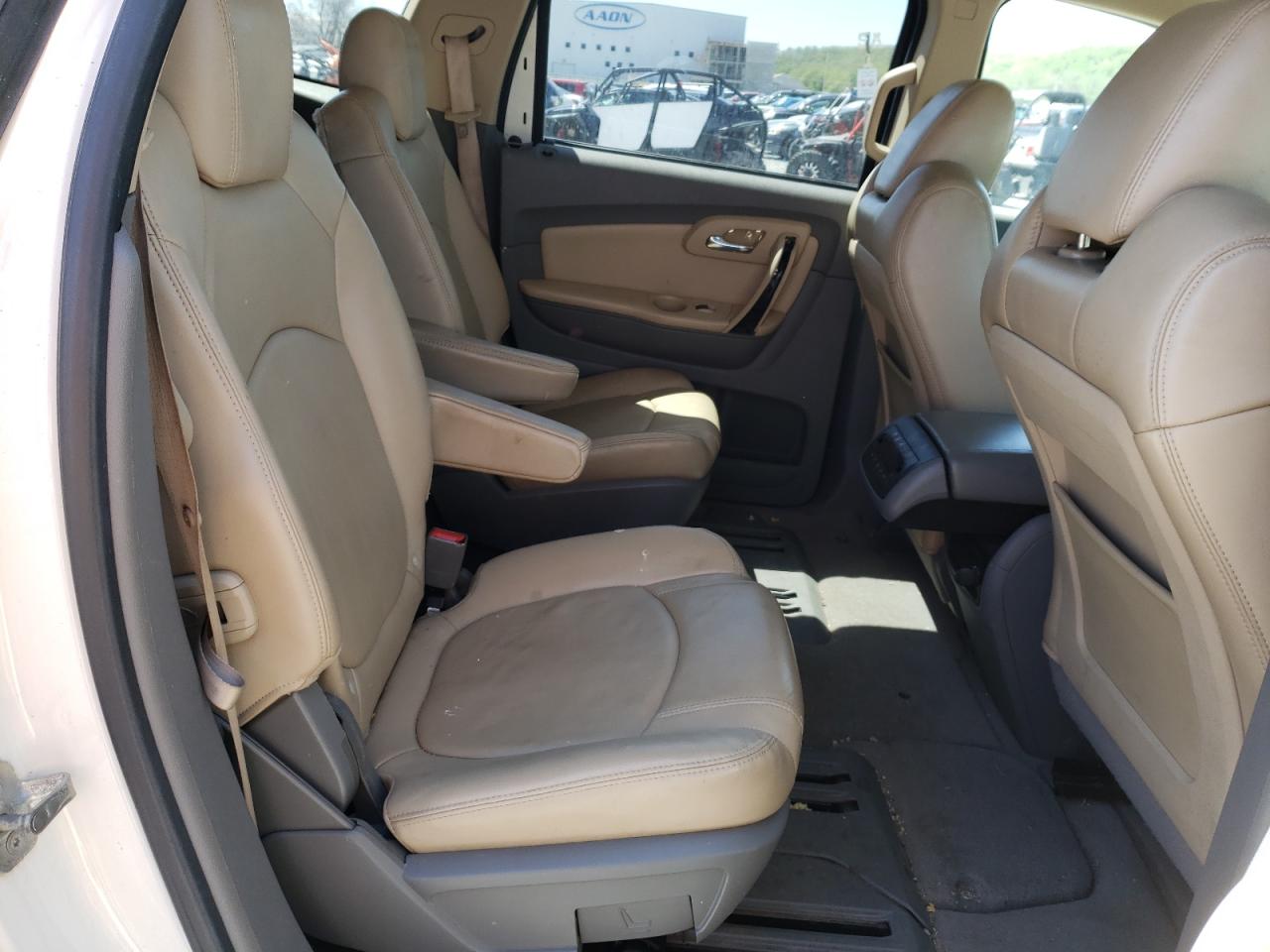 Photo 6 from auction – 2010 CHEVROLET TRAVERSE L with VIN 1GNLRGEDXAJ208350