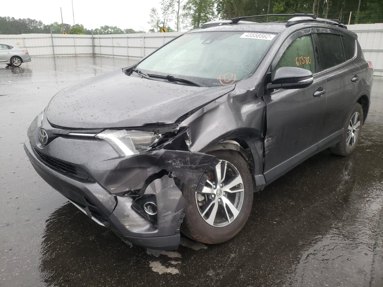 Photo 2 from auction – 2017 TOYOTA RAV4 XLE with VIN JTMWFREV1HJ703422