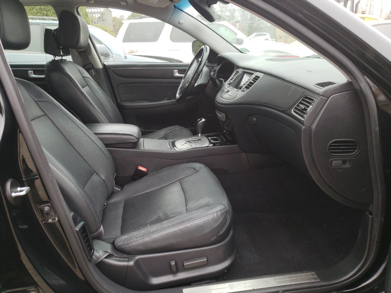 Photo 5 from auction – 2012 HYUNDAI GENESIS 3. with VIN KMHGC4DD1CU184397