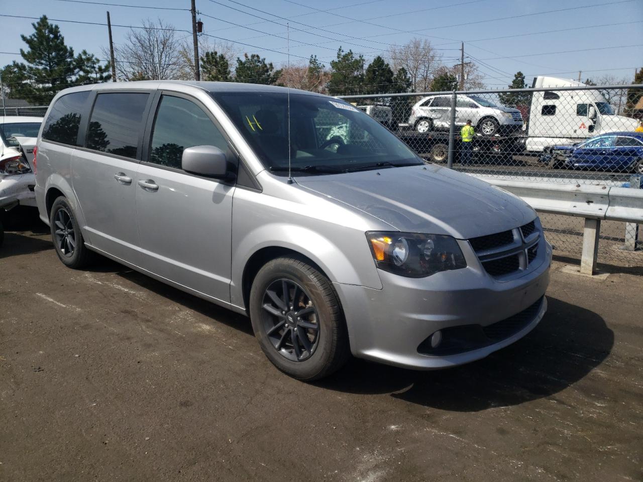 DODGE GRAND CARA 2019 with VIN 2C4RDGEG5KR768690 - Photo from auction