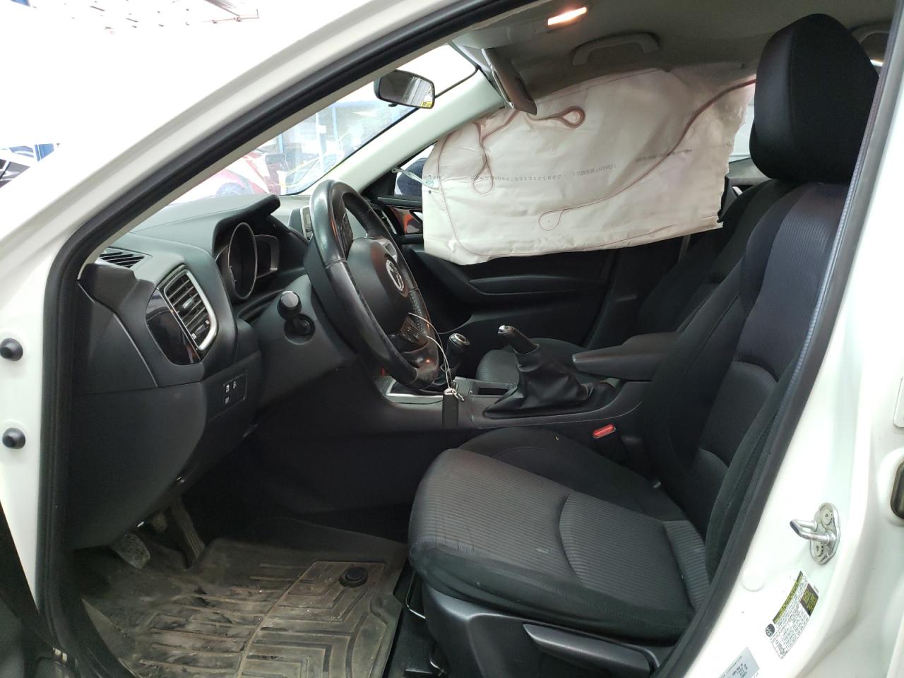 Photo 5 from auction – 2014 MAZDA 3 TOURING with VIN JM1BM1V72E1180415