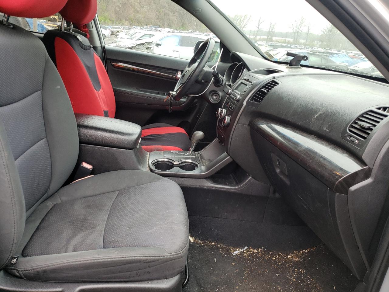 Photo 5 from auction – 2012 KIA SORENTO BA with VIN 5XYKTDA64CG219388