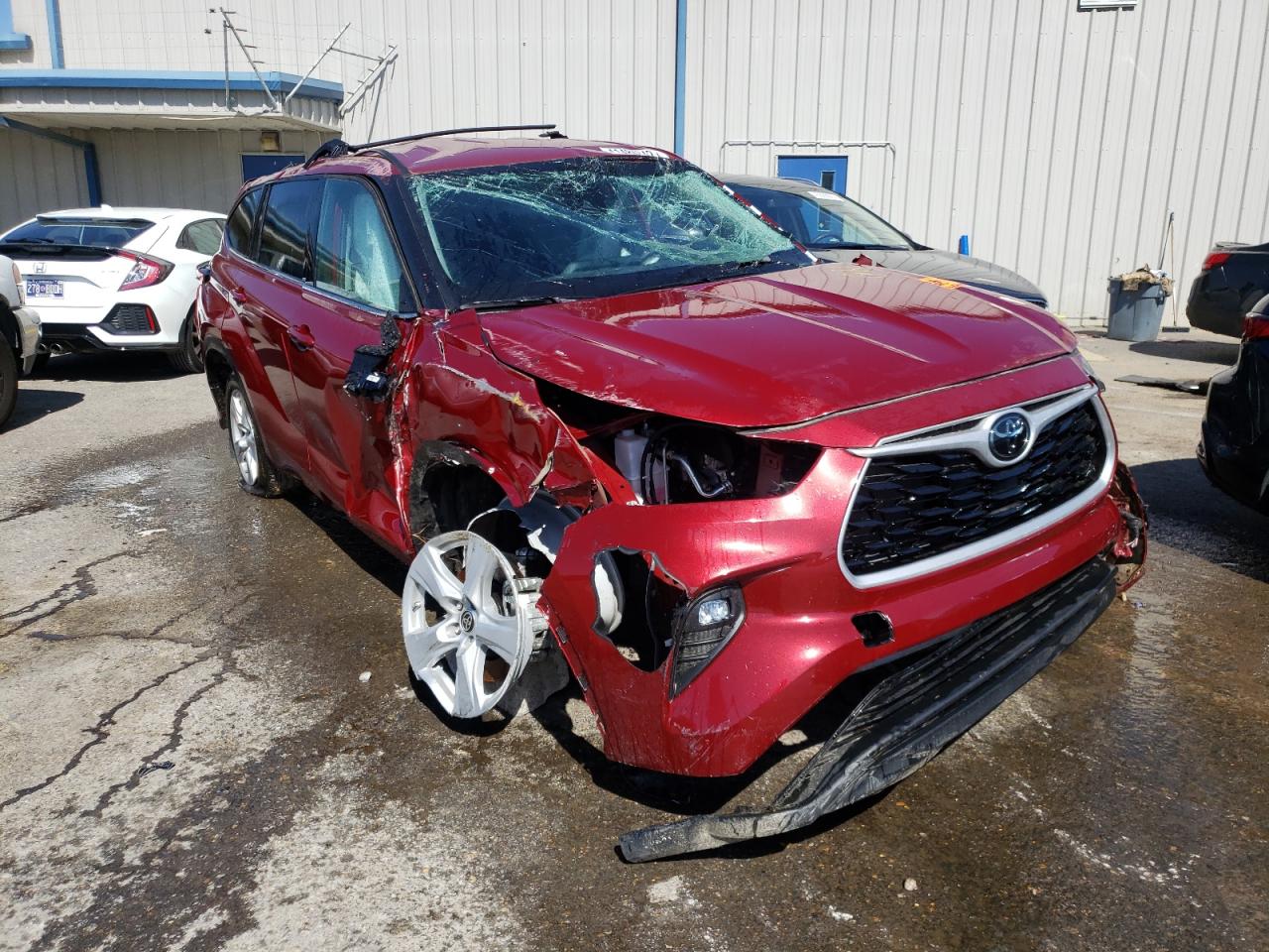 TOYOTA HIGHLANDER 2021 with VIN 5TDZZRAHXMS528721 - Photo from auction