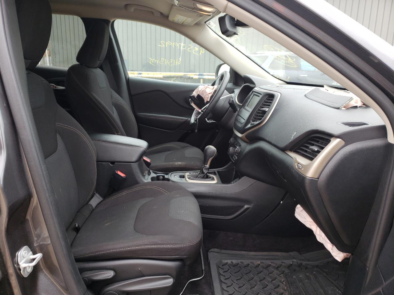 Photo 5 from auction – 2016 JEEP CHEROKEE L with VIN 1C4PJLCB7GW265371