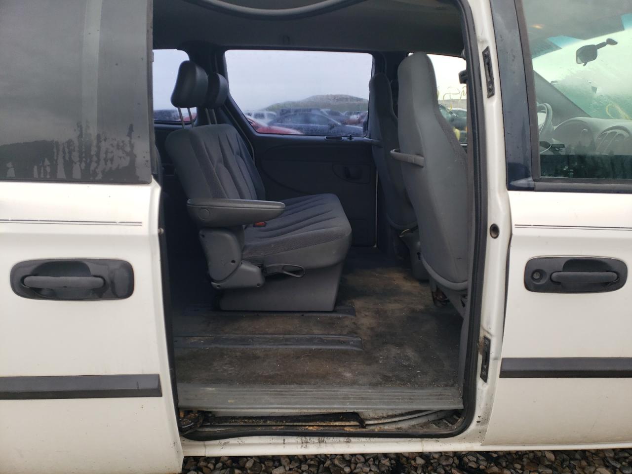 Photo 6 from auction – 2004 DODGE GRAND CARA with VIN 1D4GP24RX4B599355