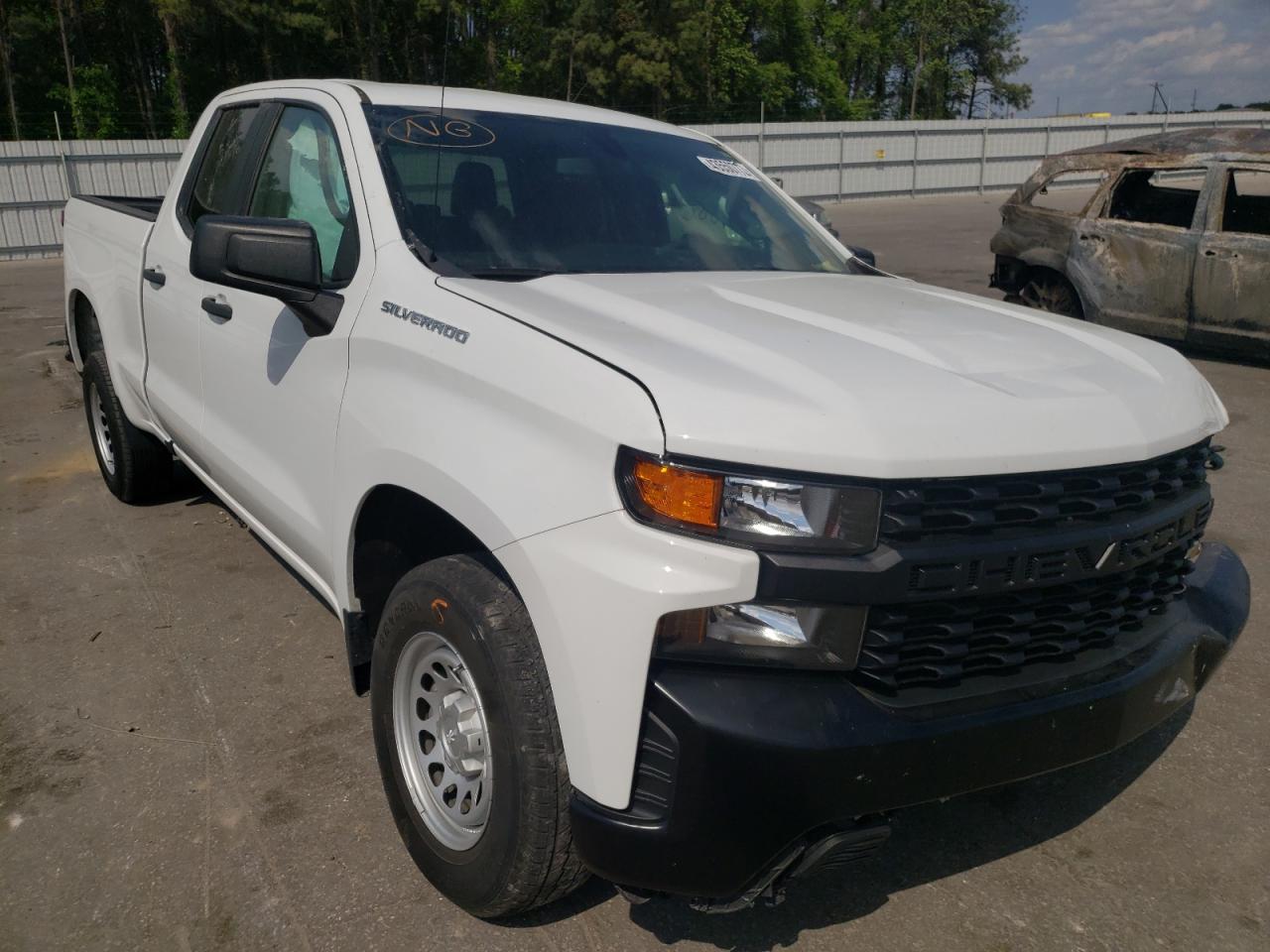 CHEVROLET SILVERADO 2019 with VIN 1GCRWAEH8KZ410313 - Photo from auction