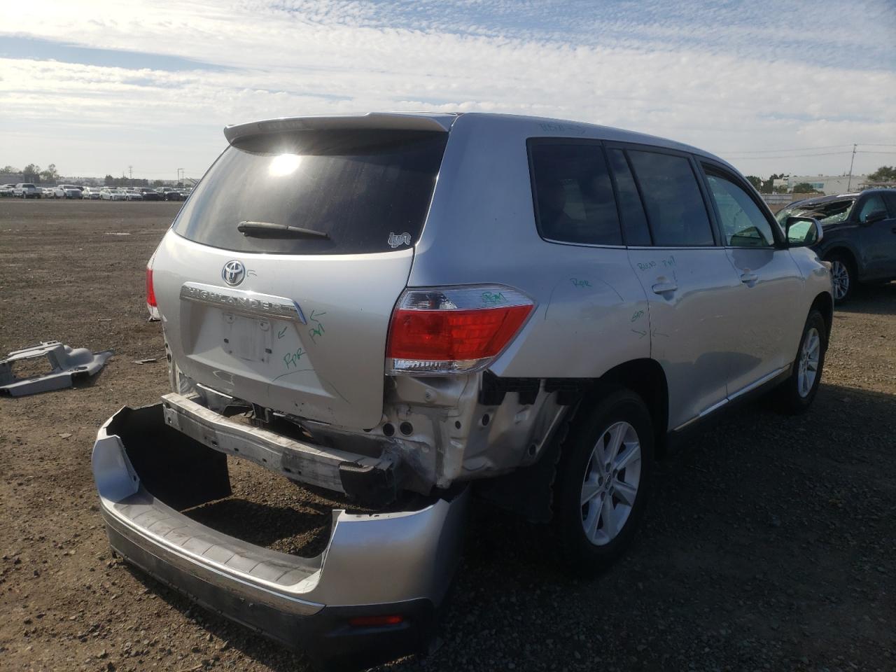 Photo 4 from auction – 2013 TOYOTA HIGHLANDER with VIN 5TDZA3EHXDS037130