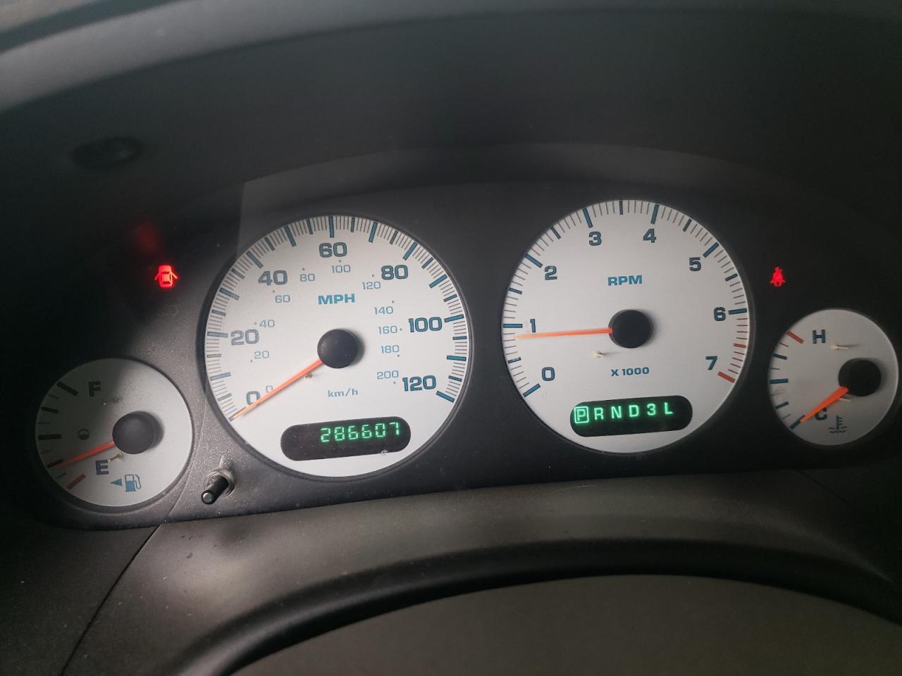 Photo 8 from auction – 2002 DODGE GRAND CARA with VIN 2B4GP44382R686381