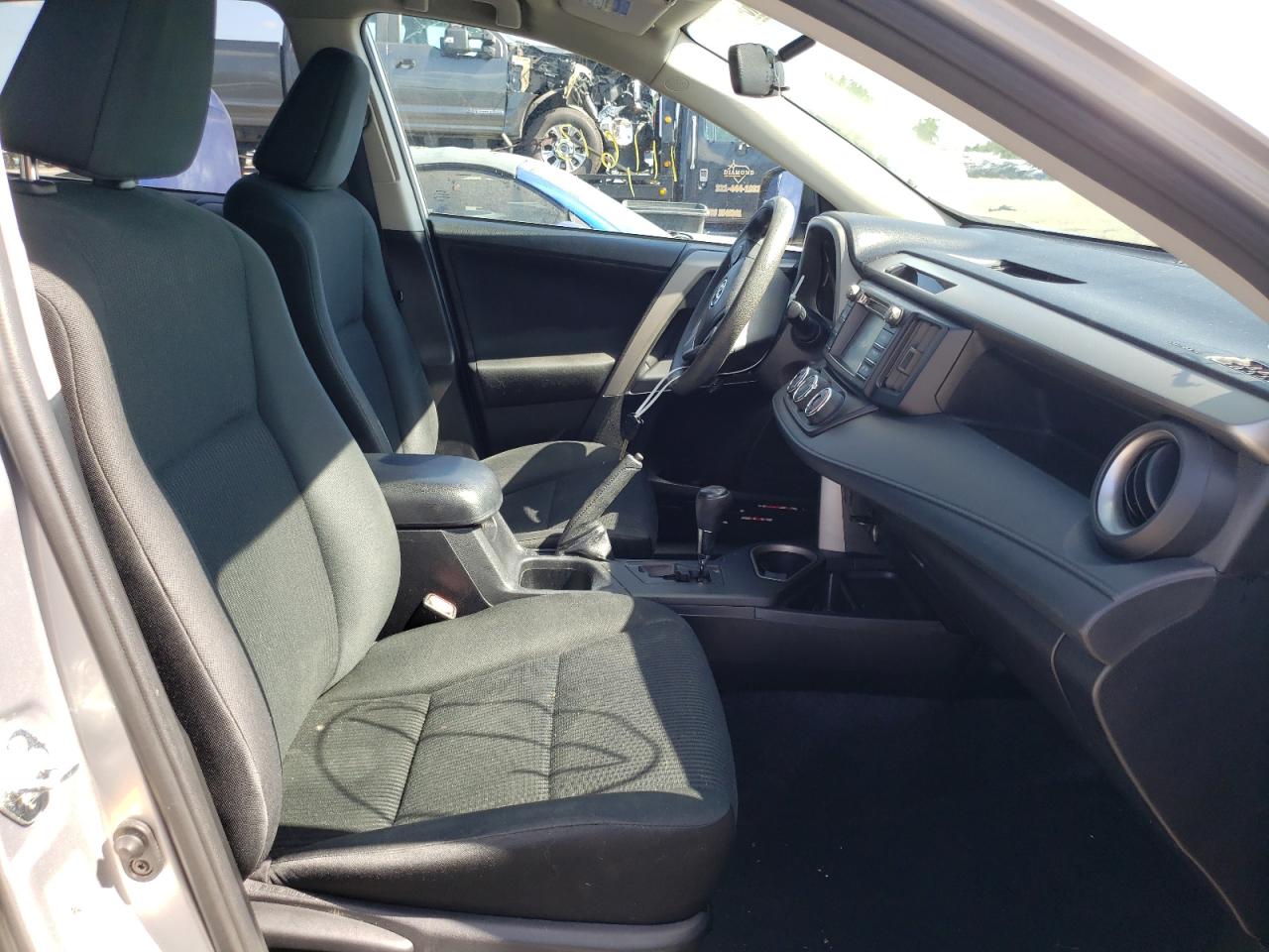 Photo 5 from auction – 2016 TOYOTA RAV4 LE with VIN 2T3BFREV8GW422104