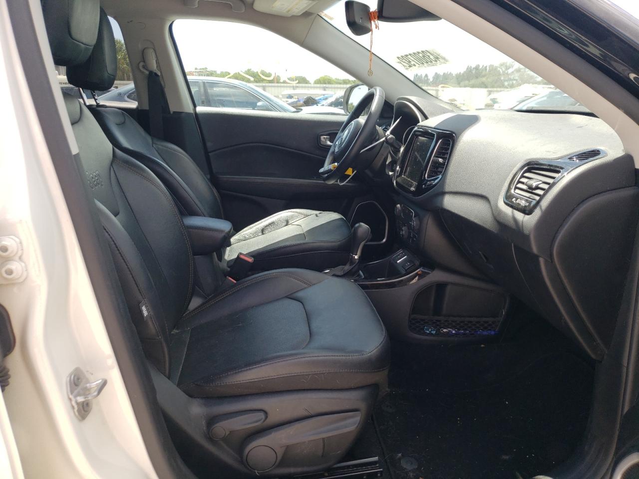 Photo 5 from auction – 2019 JEEP COMPASS with VIN 3C4NJCCB0KT749002