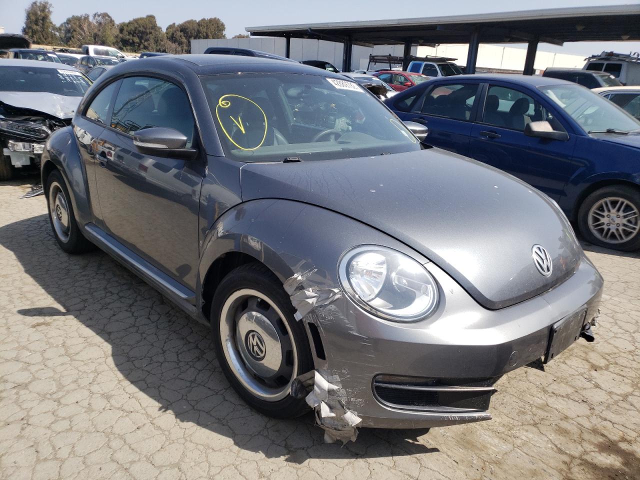 VOLKSWAGEN BEETLE 2012 with VIN 3VWJP7AT7CM633255 - Photo from auction