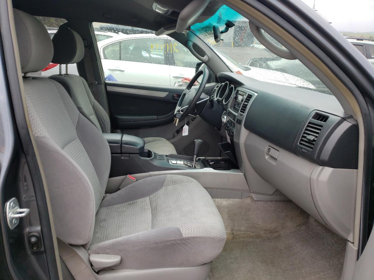 Photo 5 from auction – 2005 TOYOTA 4RUNNER SR with VIN JTEBU14R258041245