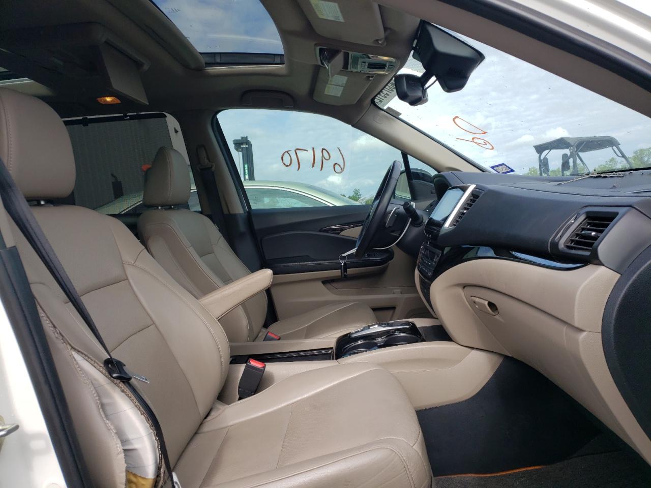 Photo 5 from auction – 2016 HONDA PILOT ELIT with VIN 5FNYF6H08GB116311
