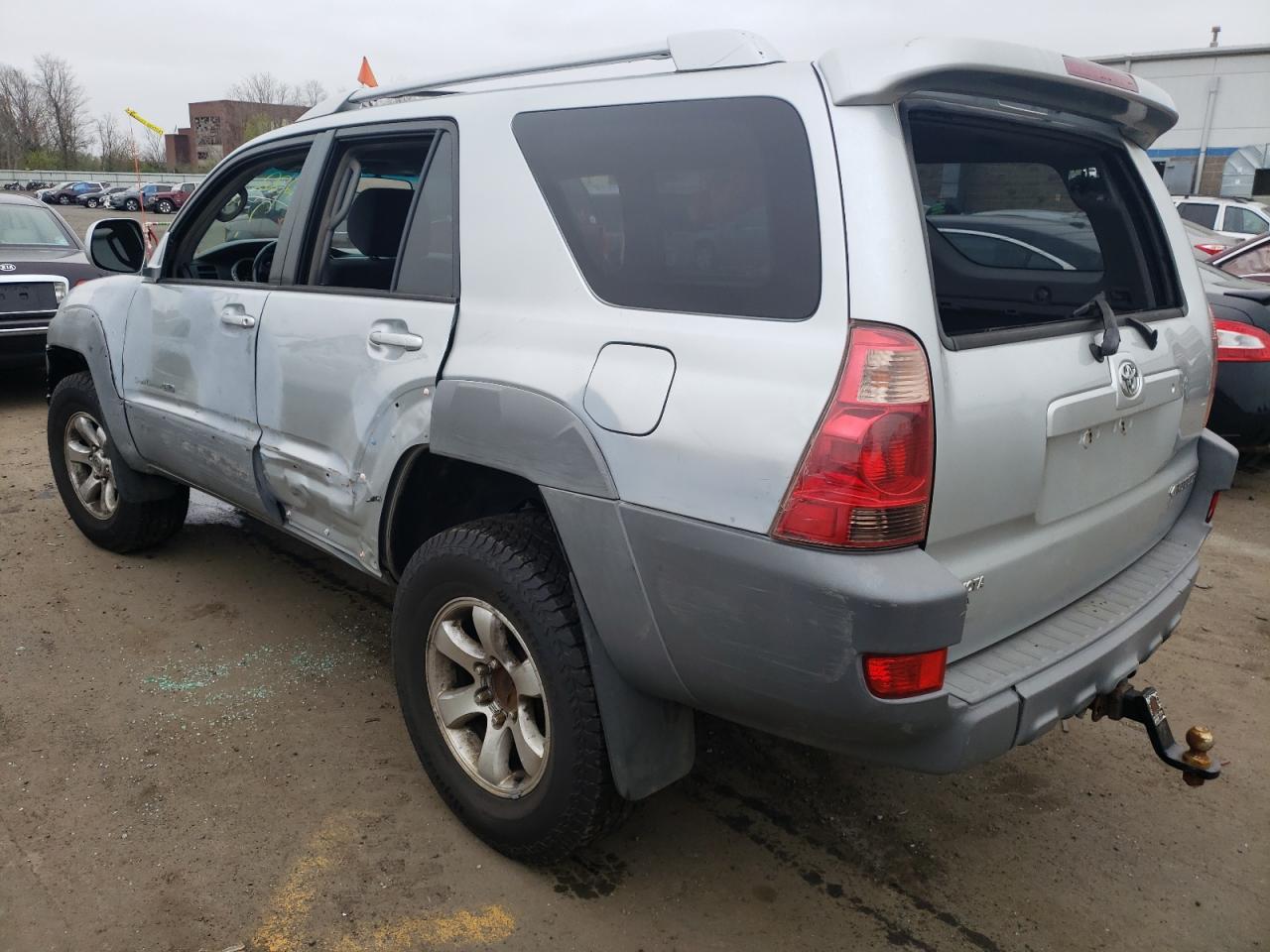 Photo 3 from auction – 2003 TOYOTA 4RUNNER SR with VIN JTEBT14R530003071