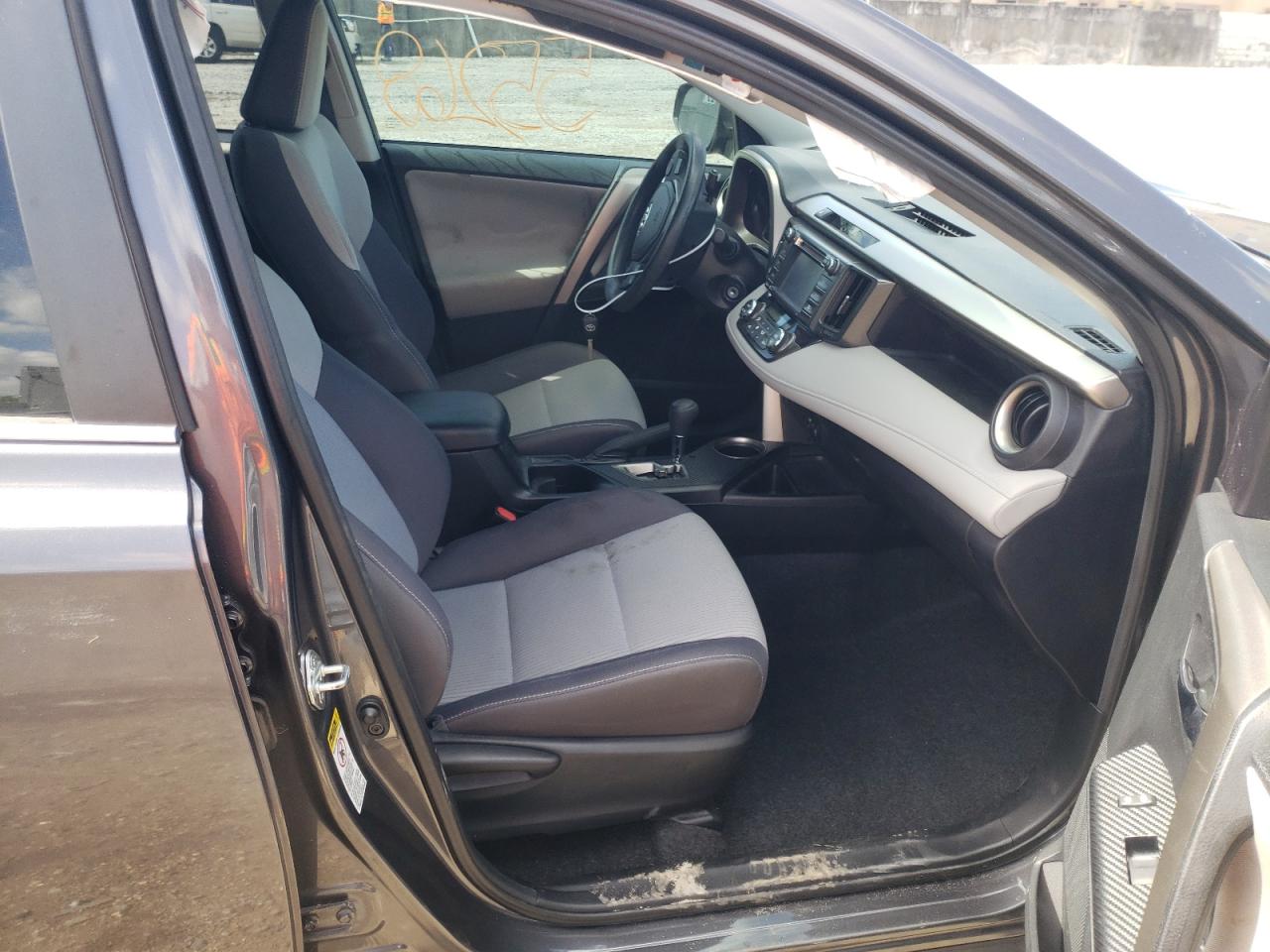 Photo 5 from auction – 2015 TOYOTA RAV4 XLE with VIN 2T3WFREV2FW170396