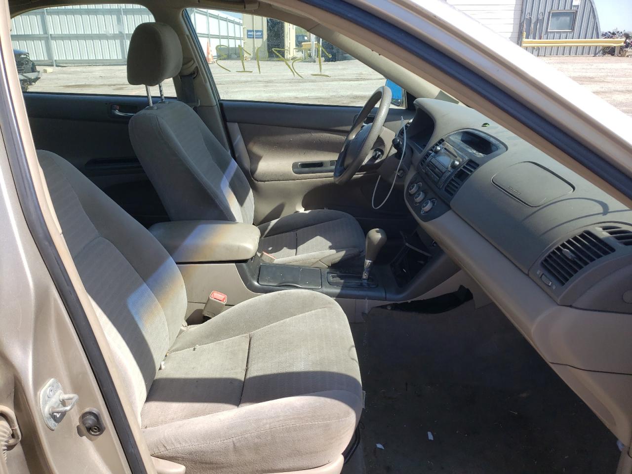 Photo 5 from auction – 2005 TOYOTA CAMRY LE with VIN 4T1BE32K95U584856