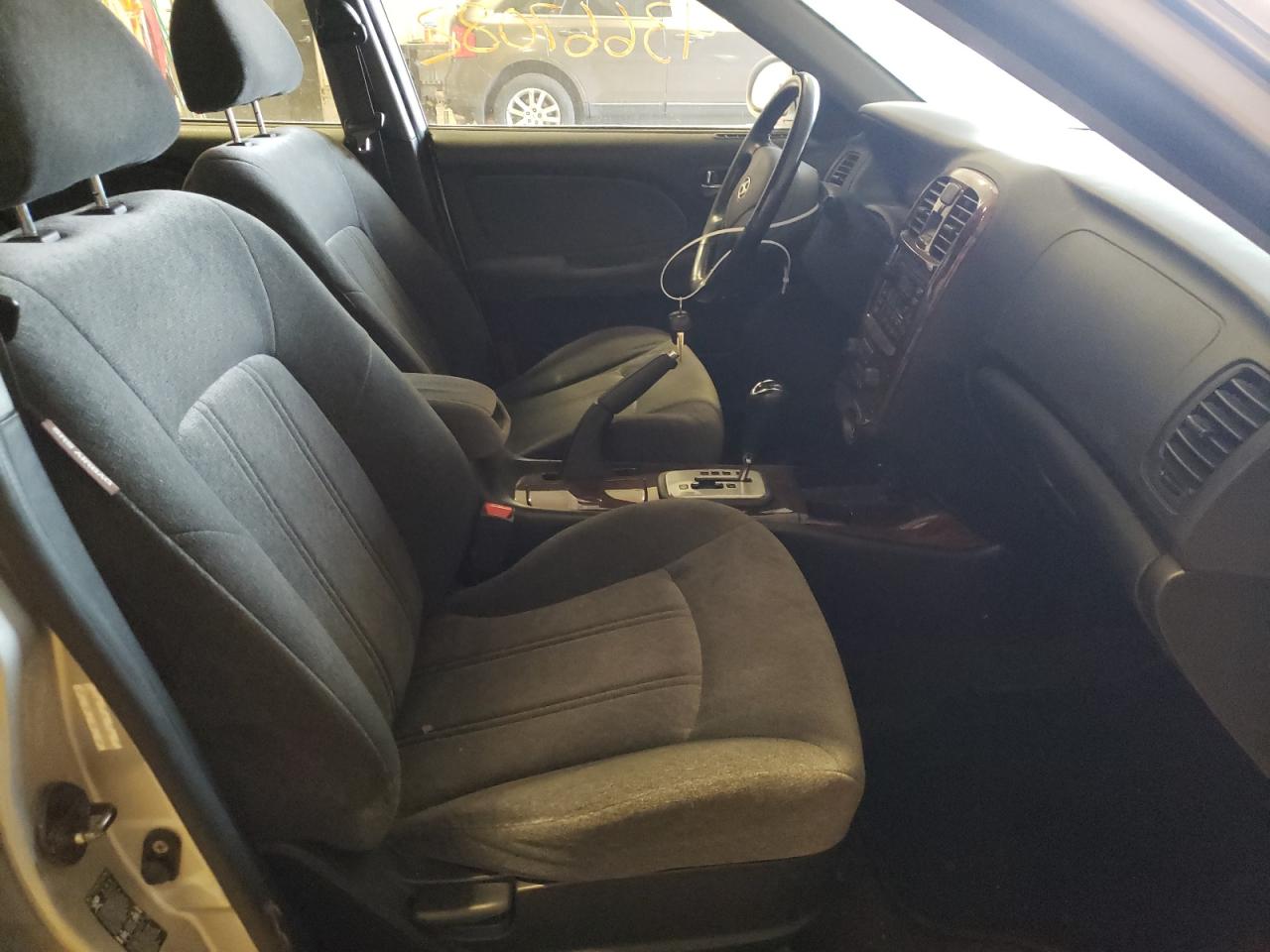 Photo 5 from auction – 2004 HYUNDAI SONATA GLS with VIN KMHWF35H94A021000