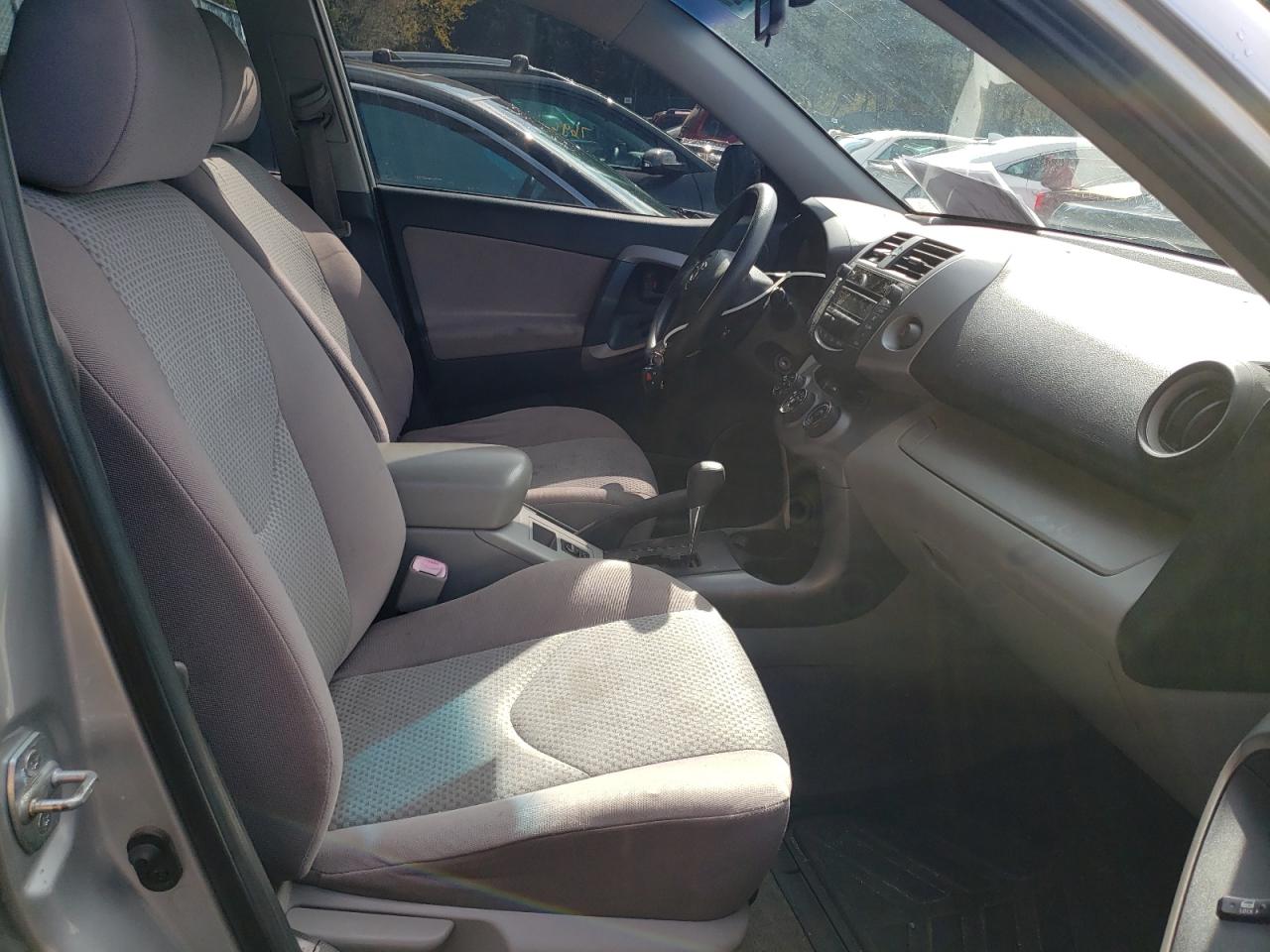 Photo 5 from auction – 2006 TOYOTA RAV4 with VIN JTMZD33V465022227