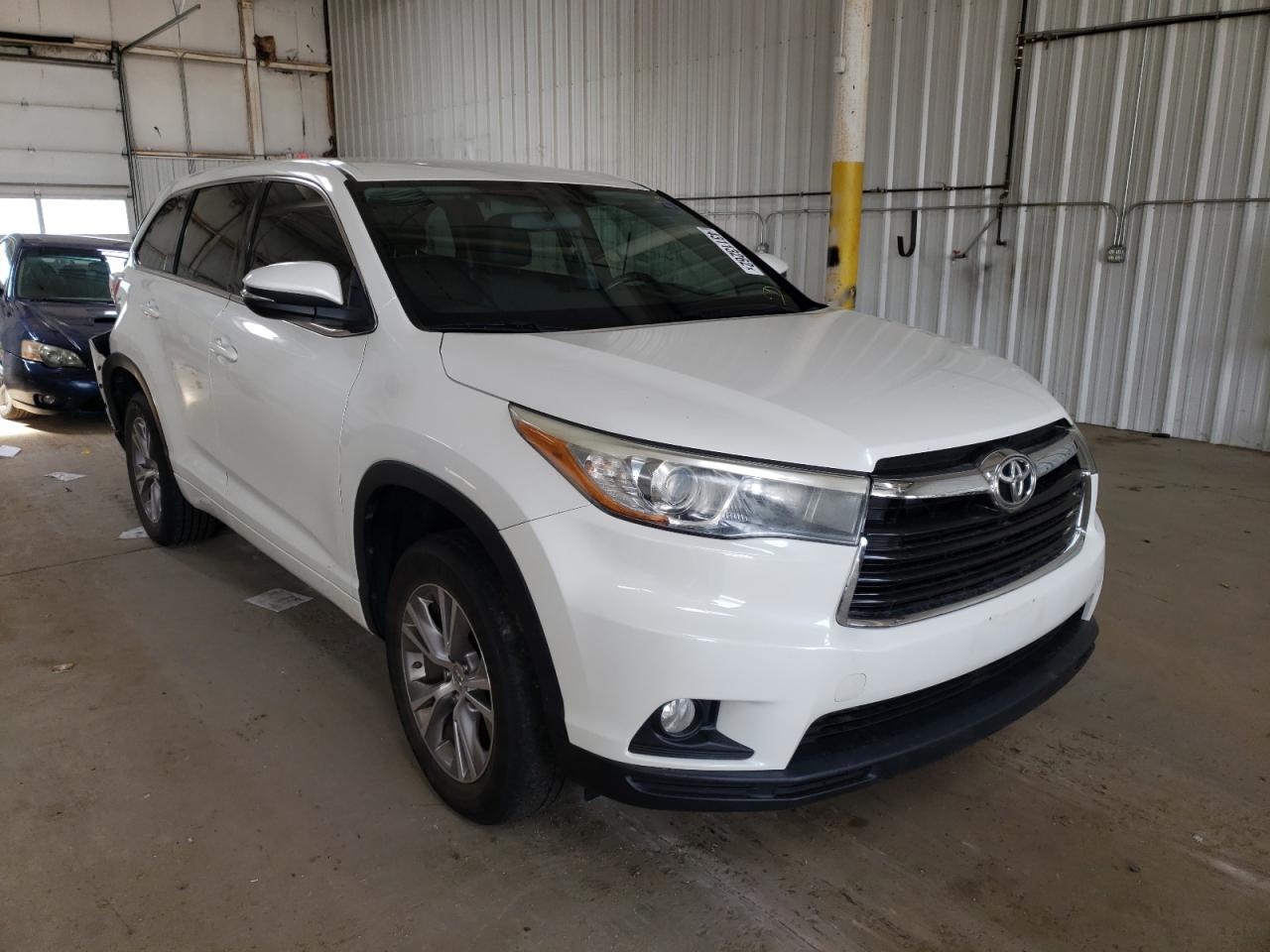TOYOTA HIGHLANDER 2015 مع رقم تعريف المركبة 5TDZKRFH8FS090264 - صورة من المزاد