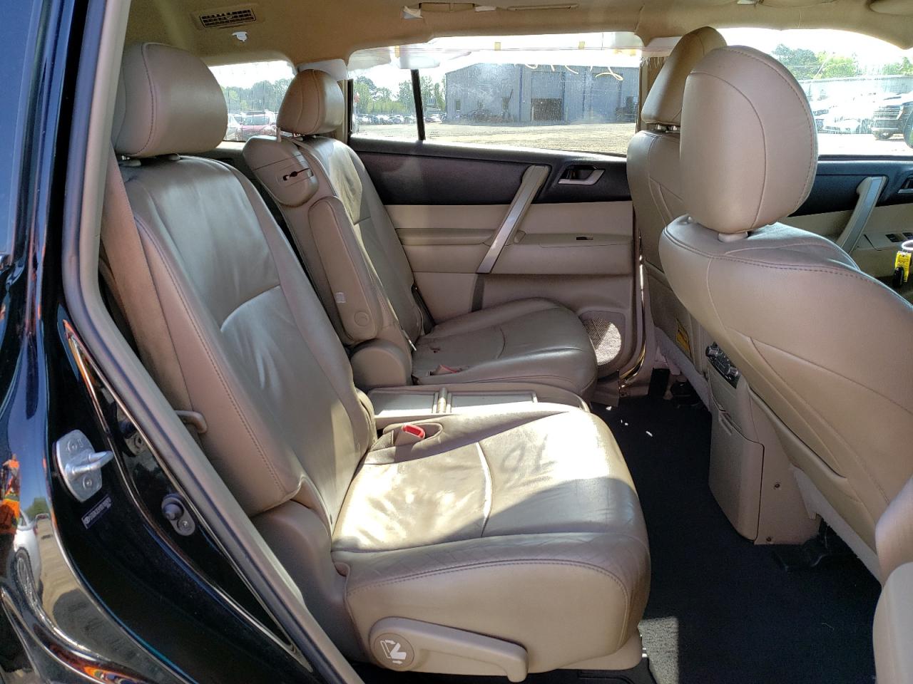 Photo 6 from auction – 2013 TOYOTA HIGHLANDER with VIN 5TDZK3EH1DS100970