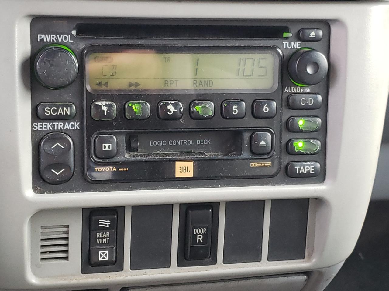 Photo 9 from auction – 2003 TOYOTA SIENNA LE with VIN 4T3ZF13C43U550108