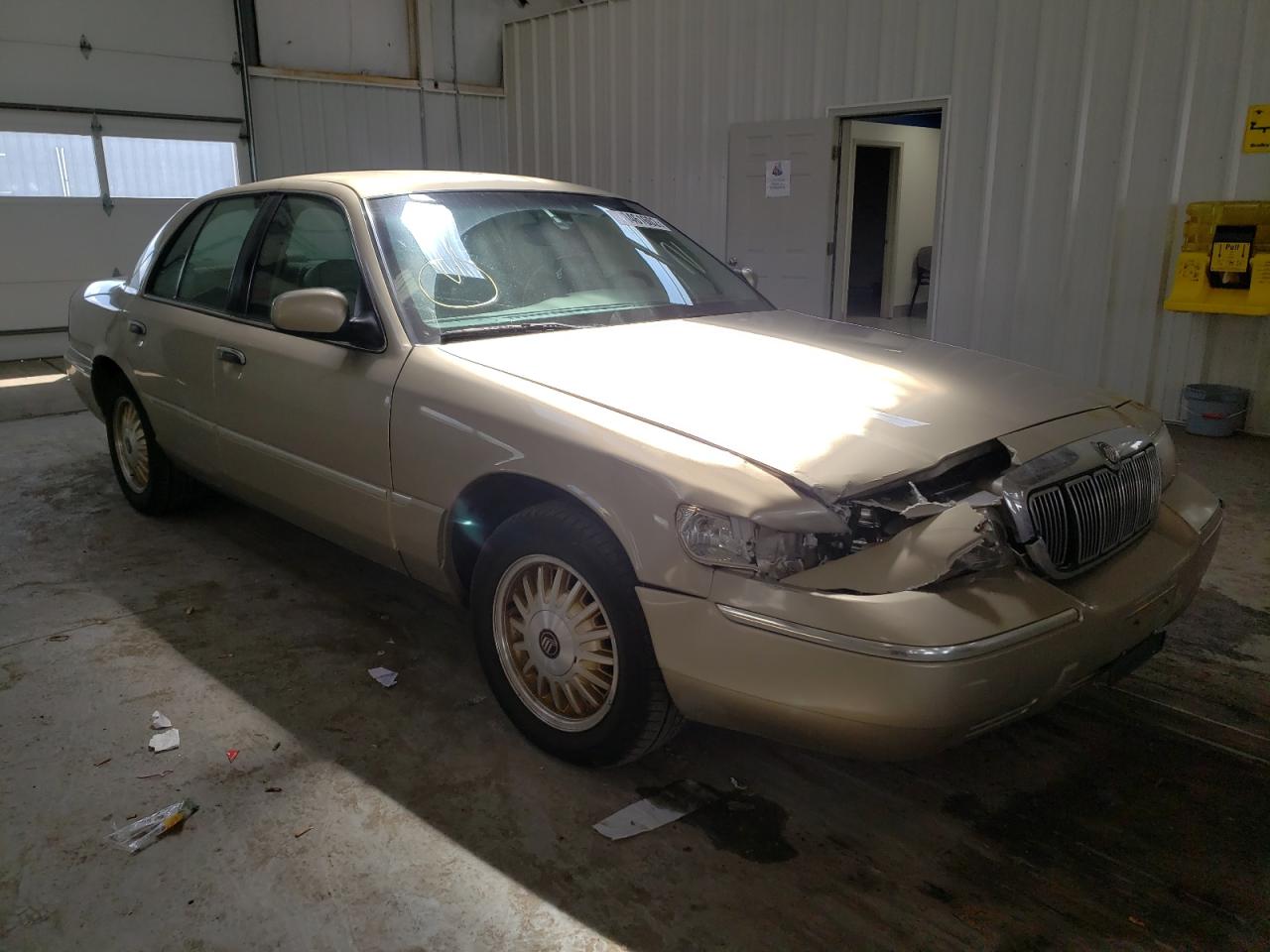 Photo 1 from auction – 2000 MERCURY GRAND MARQ with VIN 2MEFM75W7YX733050