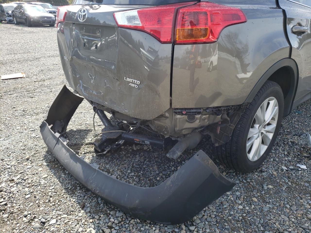 Photo 9 from auction – 2015 TOYOTA RAV4 LIMIT with VIN JTMDFREV5FD127305
