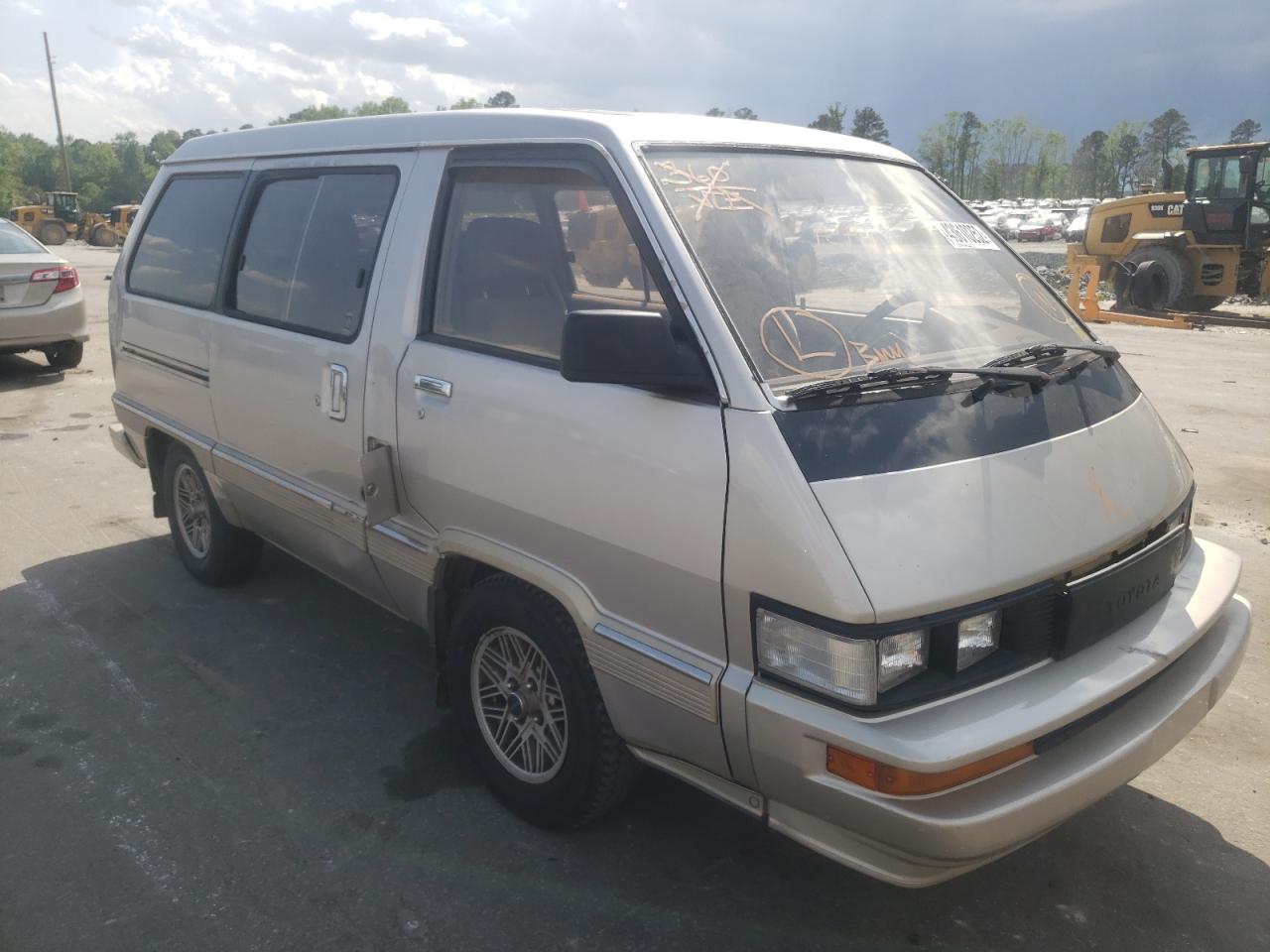 TOYOTA VAN 1986 with VIN JT3YR26W8G5013497 - Photo from auction