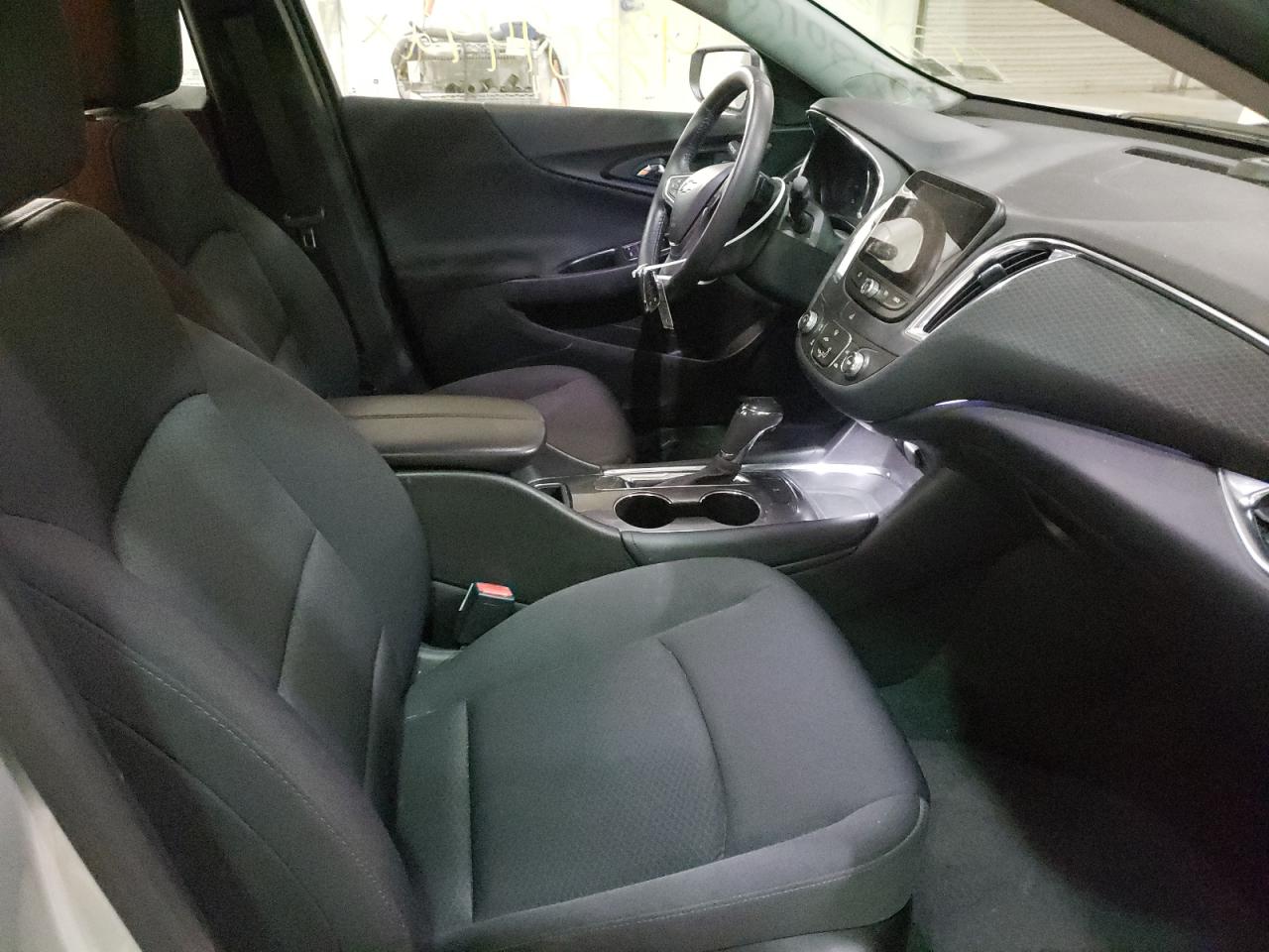 Photo 5 from auction – 2017 CHEVROLET MALIBU LT with VIN 1G1ZE5ST2HF194870