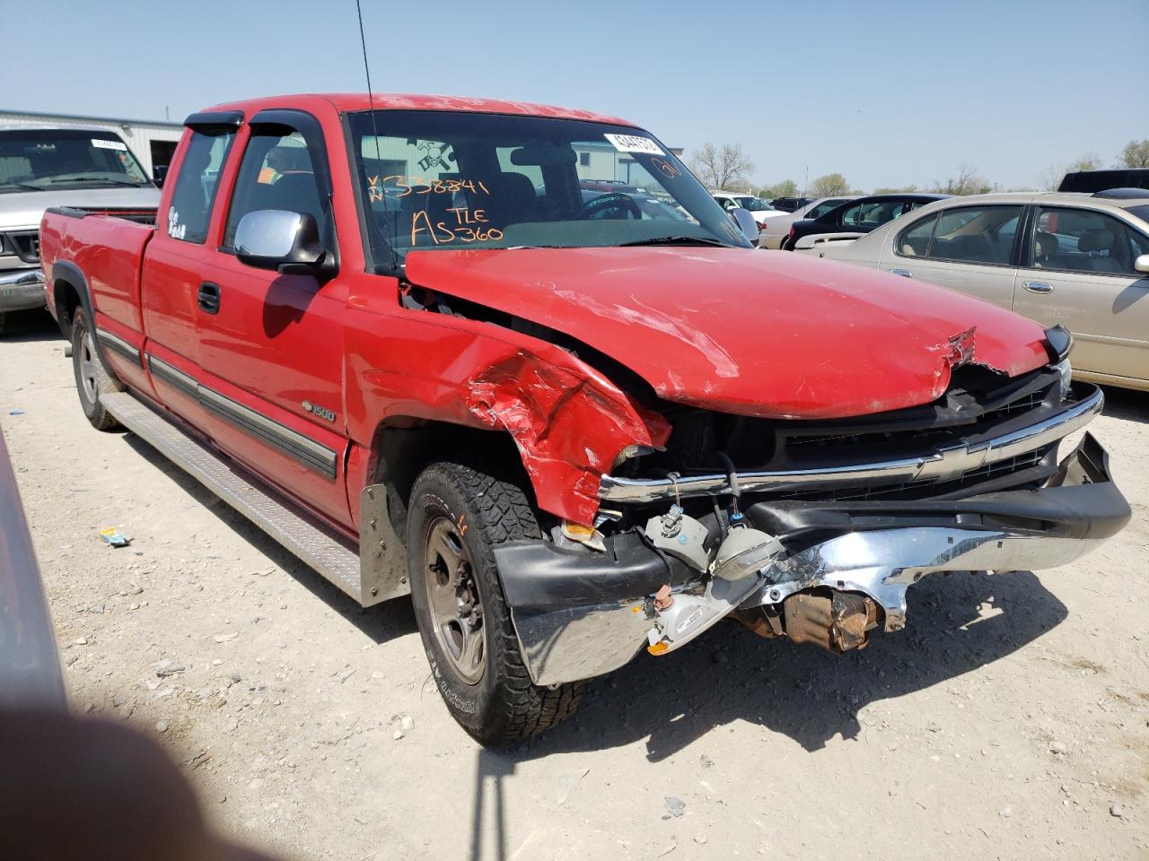 CHEVROLET silverado 2000 with VIN 1GCEC19T4YE338841 - Photo from auction