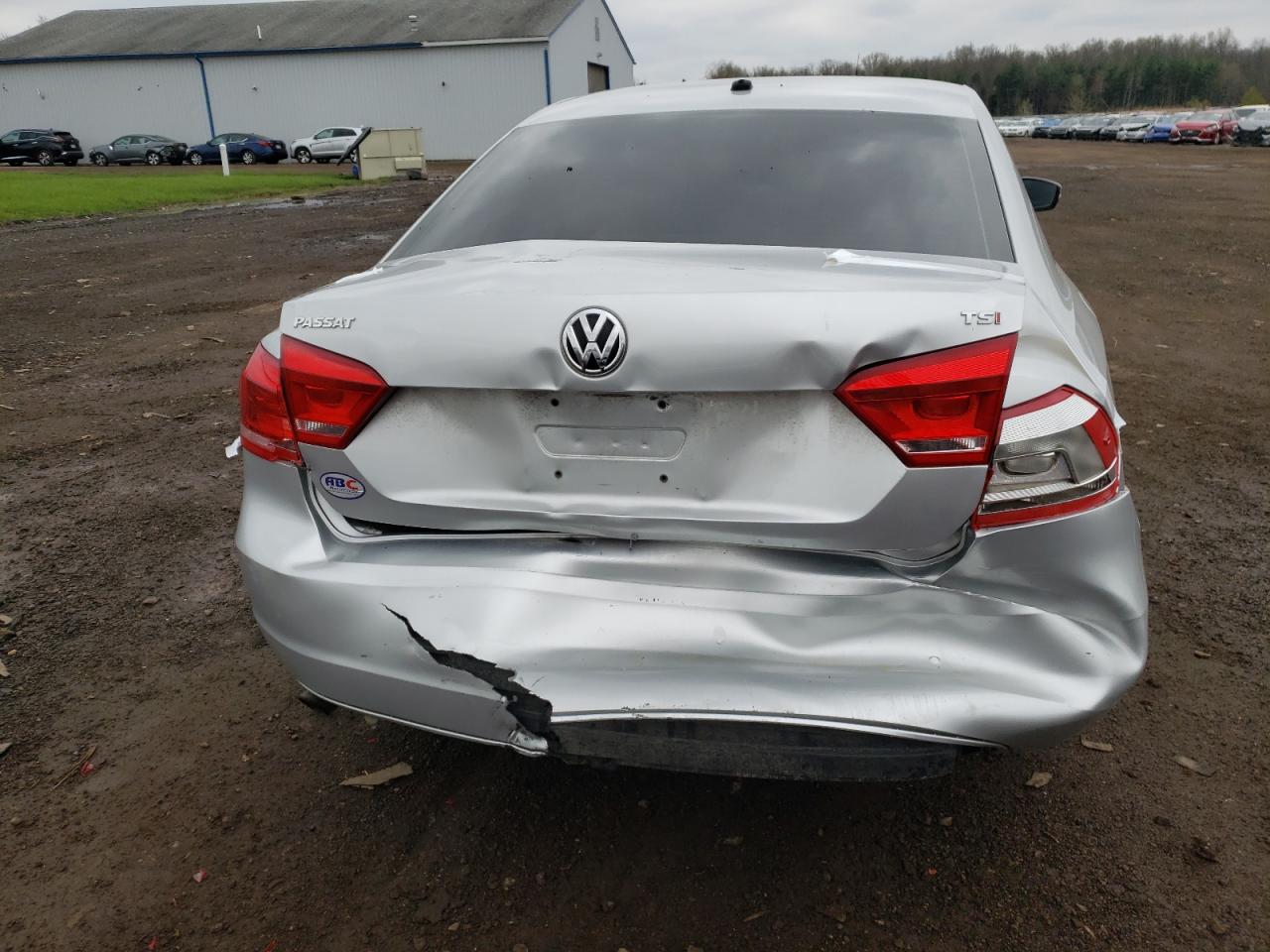 Photo 9 from auction – 2014 VOLKSWAGEN PASSAT S with VIN 1VWAT7A35EC053597