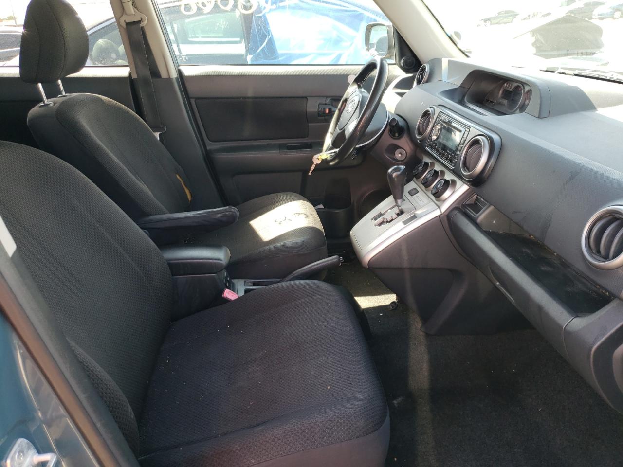 Photo 5 from auction – 2008 TOYOTA SCION XB with VIN JTLKE50E481011385