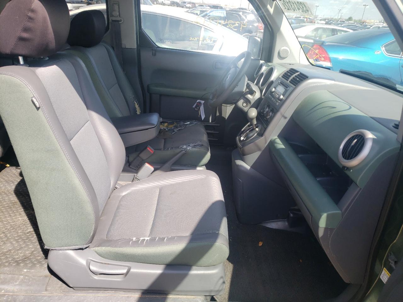 Photo 5 from auction – 2004 HONDA ELEMENT EX with VIN 5J6YH286X4L025602